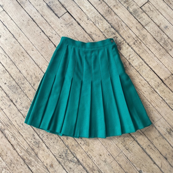 Vintage 1990s Pleated Wool Tennis Skirt Braemar by Jeremy Scott / 25" waist - Picture 2 of 9